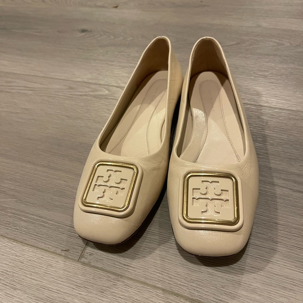 Tory Burch Cream Leather Flats – Square Toe